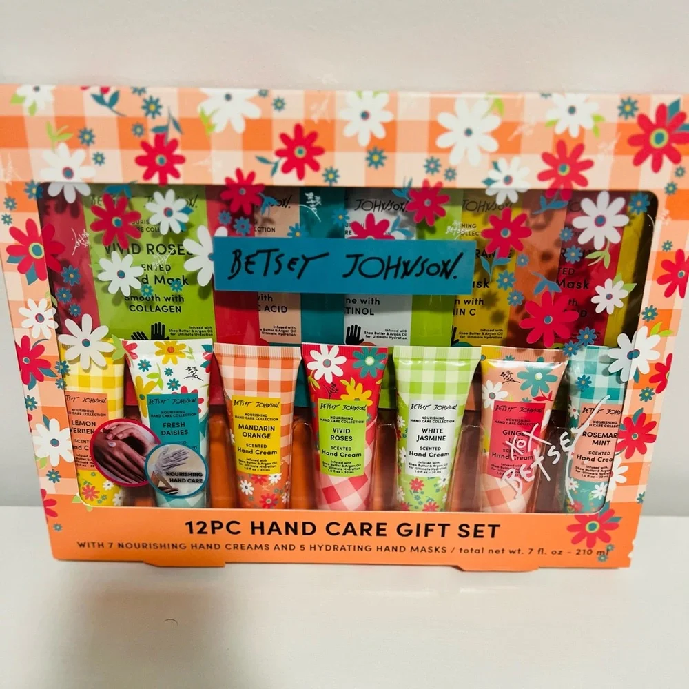 Betsey Johnson Hand Care Set - Picture 2 of 3